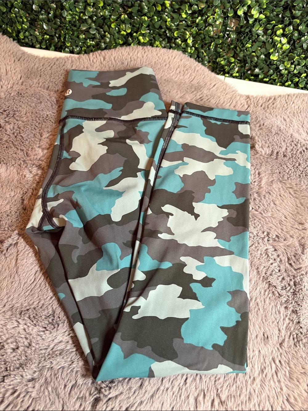 lululemon athletica Teal and Gray Camo High-Rise Leggings Size 4